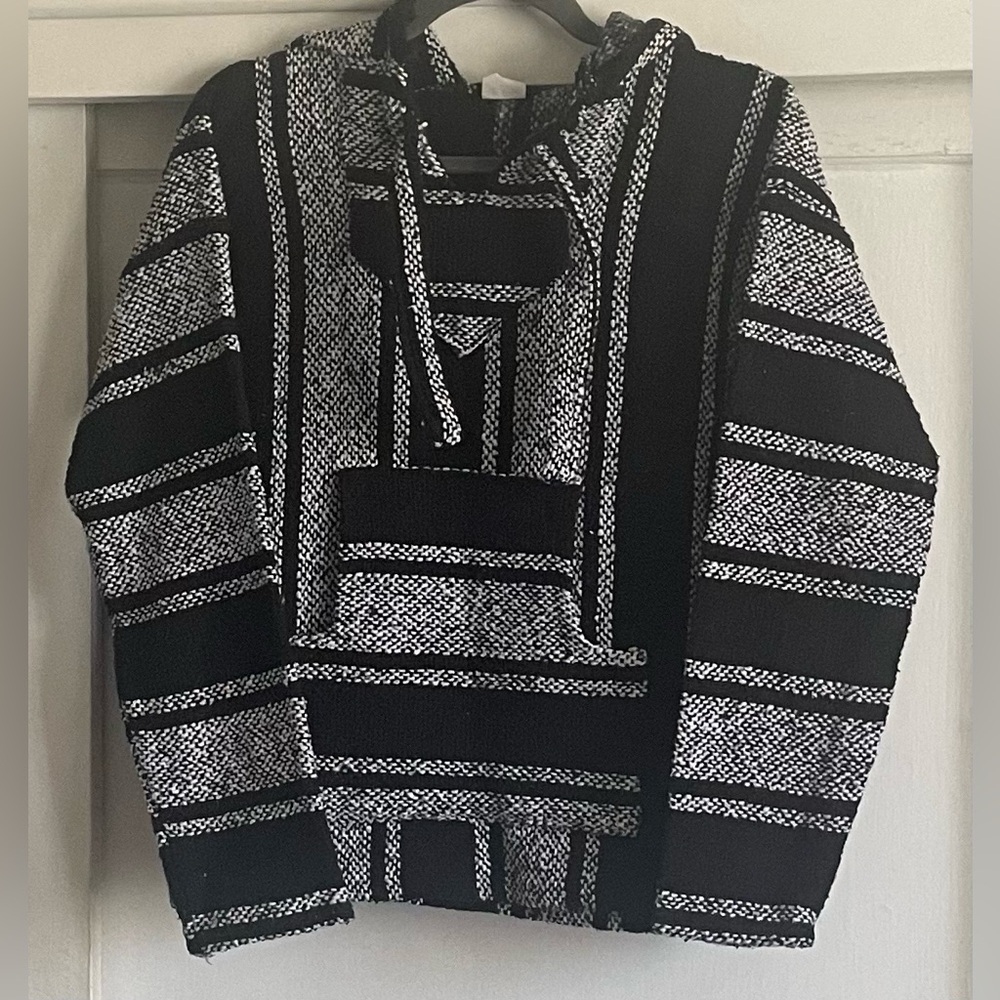 Artesanías San Martin Mexican Baja Black And White Hoodie. Pre-Owned.